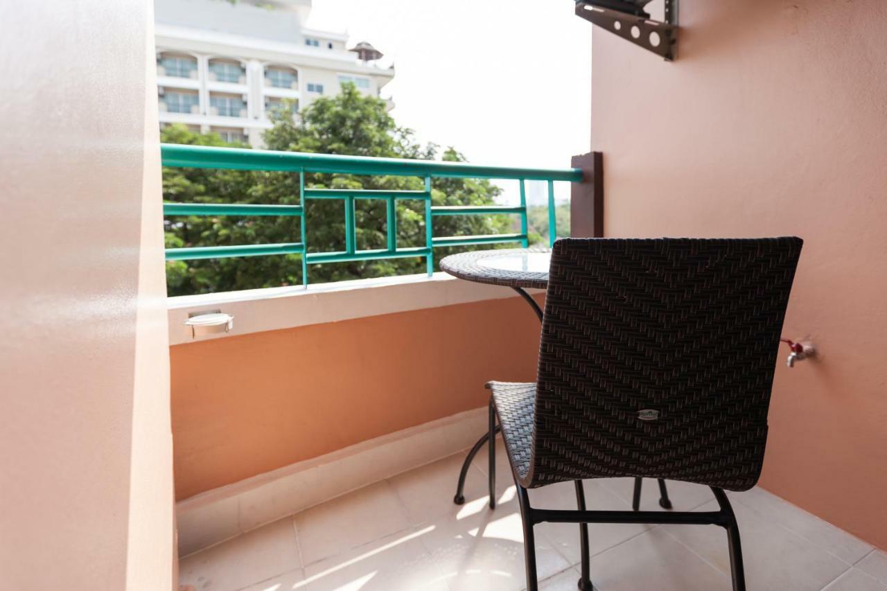 Vabua Asotel Bangkok Bagian luar foto