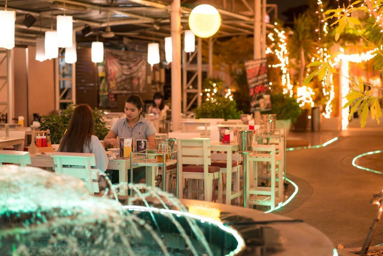Vabua Asotel Bangkok Bagian luar foto