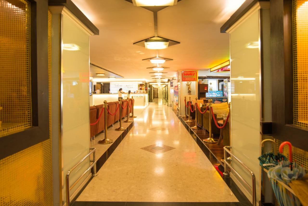 Vabua Asotel Bangkok Bagian luar foto